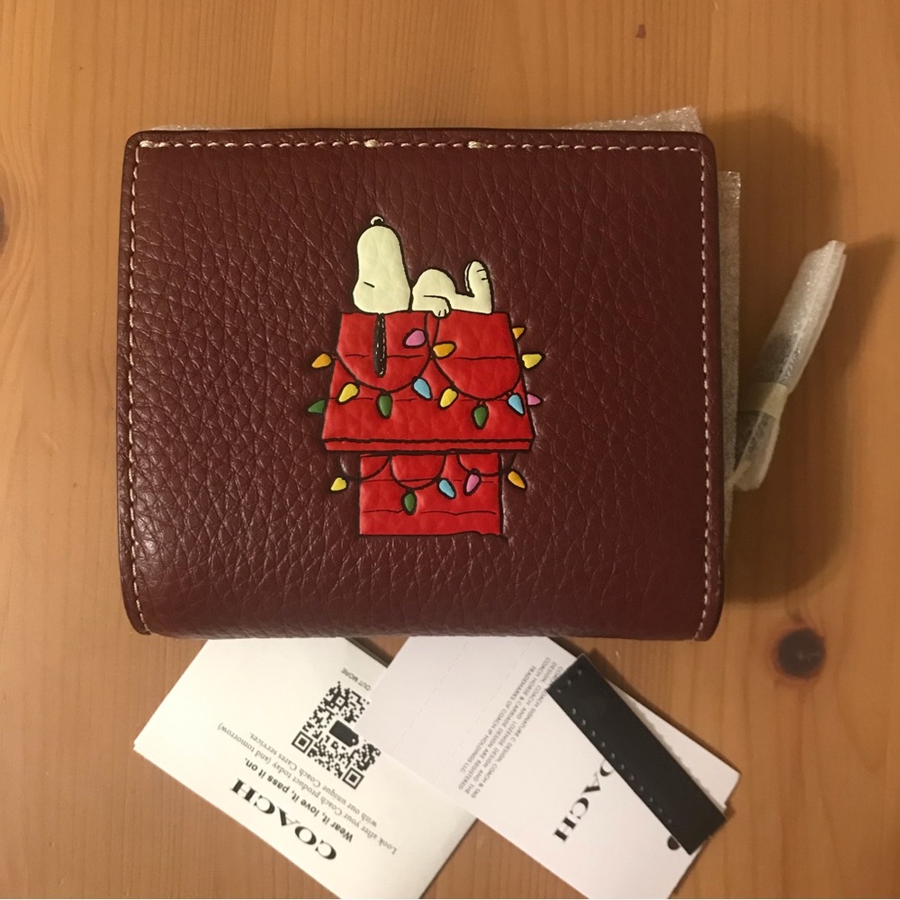 🐶 Coach X Peanuts Snap Wallet With Snoopy holiday Lights Motif